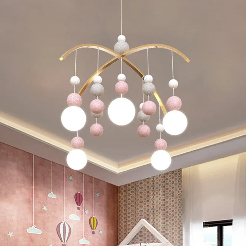 Globus-Kronleuchter, Cartoon-Design, weißes Glas, 5-flammig, rosa/blau, hängender Anhänger mit kleinem Kugeldekor mit a...