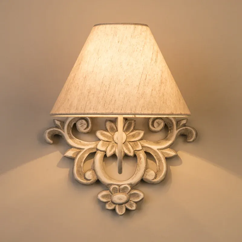 Konische Stoff-Wandleuchte, ländliche 1-Licht-Korridor-Wandbeleuchtung Weiß mit holzgeschnitzter Rückplatte