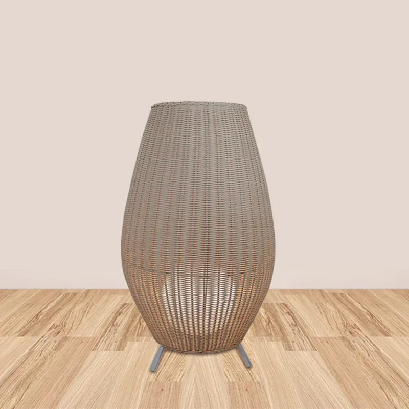 Geflochtene ovale Stehleuchte aus asiatischem Rattan Beige/Braun mit kugelförmigem Innenschirm aus Acryl