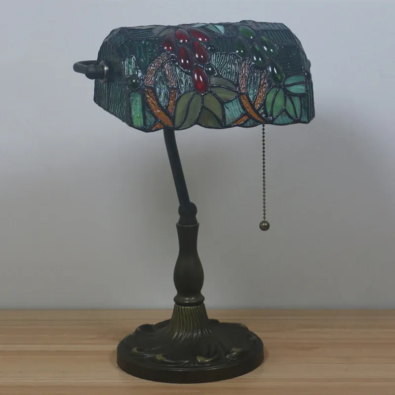 Geschnittene Glas-Bronze-Nachttischlampe mit Rollover-Schirm, 1 Kopf, barocke Tischbeleuchtung mit Traubenmuster und Zugkette