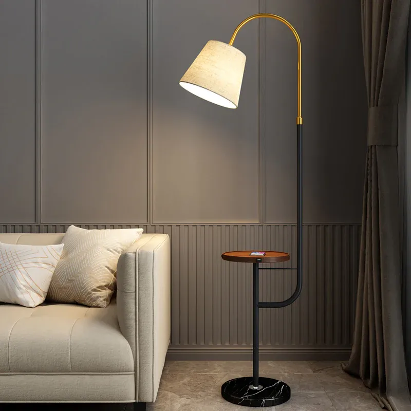 Gold-schwarze, kegelförmige, gewölbte Stehleuchte aus Simplicity-Stoff, 1 Glühbirne, Wohnzimmer-Stehlampe mit Tablett