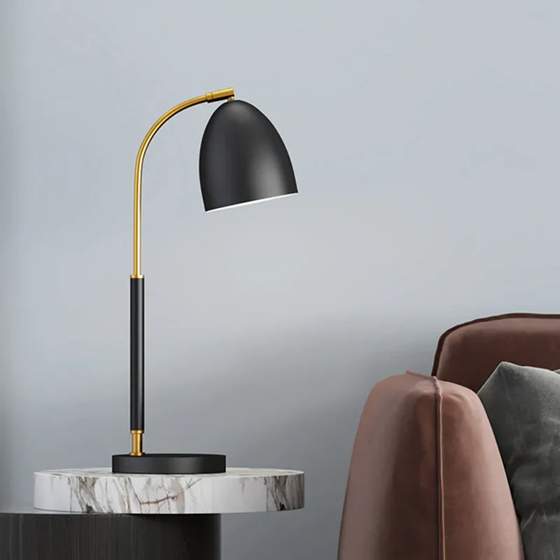 Kuppelförmige Tischlampe Simplicity Metallic, 1-flammige schwarze Nachttischbeleuchtung mit gebogenem Arm