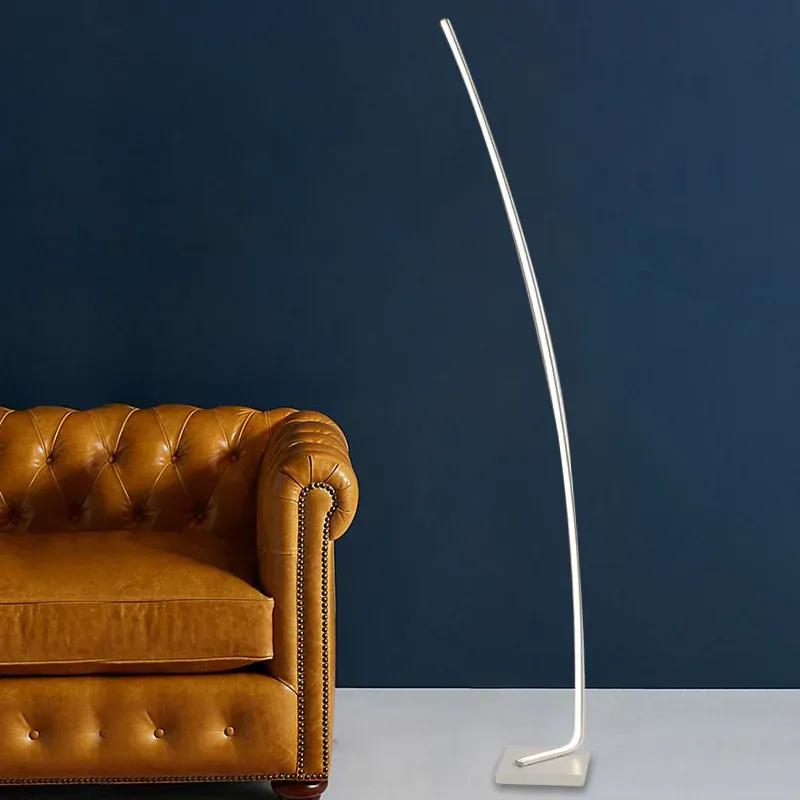 Metall gebogene lineare LED-Stehleuchte Minimalismus Schwarz/Weiß/Gold Stehlampe mit Fußschalter, warmes/weißes Licht
