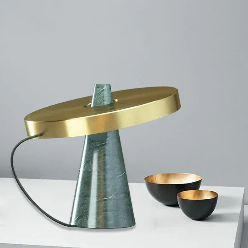 Metallische Tischleuchte mit rundem Panel, moderne 1-Kopf-Schreibtischlampe mit Gold-Finish und kegelförmigem Aqua-Marmor...