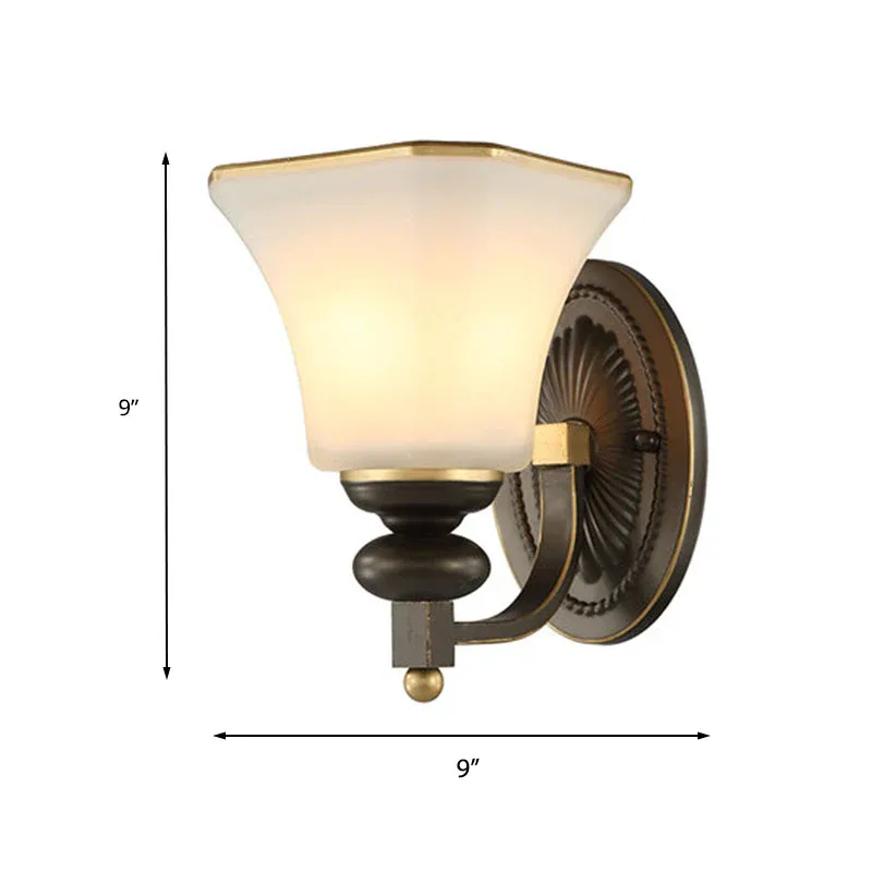 Retro-Glocken-Wandleuchte, 1 Licht, Wandleuchte aus Milchglas mit gebogenem Metallarm Schwarz für die Veranda