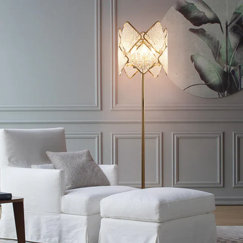 Runde Stand-Stehlampe für den Salon, moderne, klare Kristallstränge, 1 Kopf, Gold/Chrom-Stehleuchte mit Rauten-Design