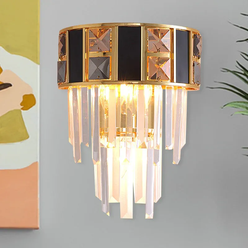 Schwarz-goldene abgestufte Wandleuchte „Simplicity“ aus klarem K9-Kristall mit 3 Köpfen für die Wandmontage im Wohnz...