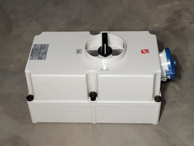 200 Amp Switched Interlocked Receptacle ME 5100MI9 mit 6 Adaptern