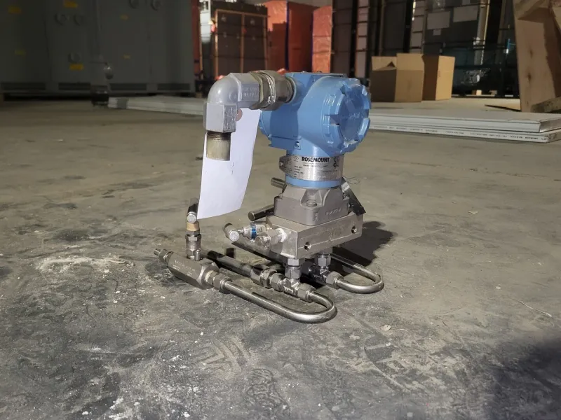 Pressure Transmitter 3051CD2A02A1AS5C6Q4 w/ Valve Manifold