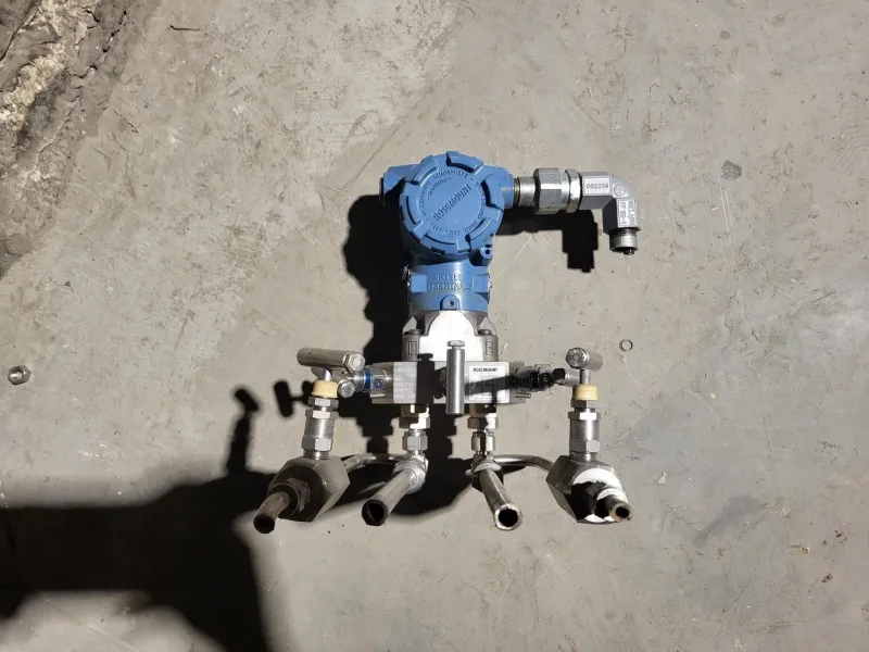 Pressure Transmitter 3051CD2A02A1AS5M5C6 w/ Valve Manifold