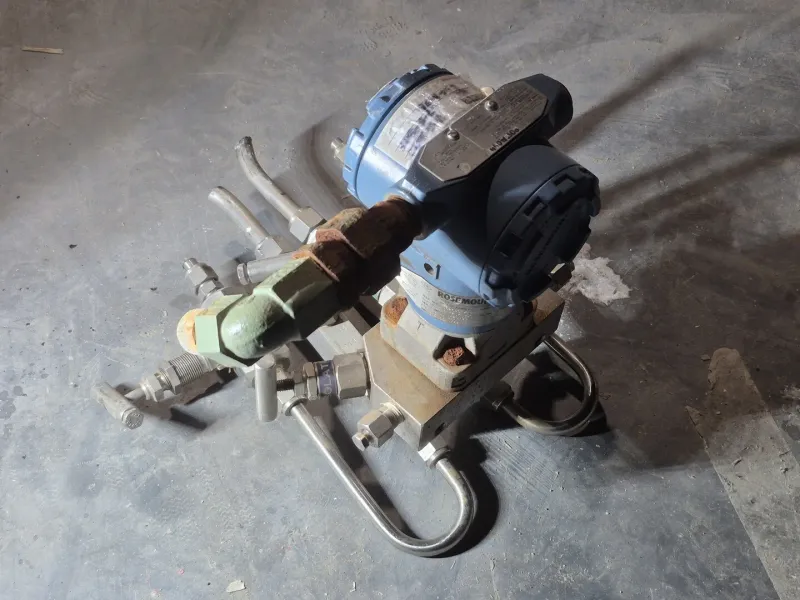 Pressure Transmitter 3051CD2A55A1AC6 w/ Valve Manifold