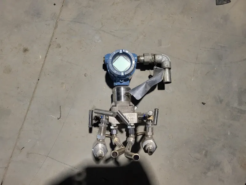 Pressure Transmitter 3051SMV5M12G3R2A11A1AK6M5Q4 w/ Valve Manifold