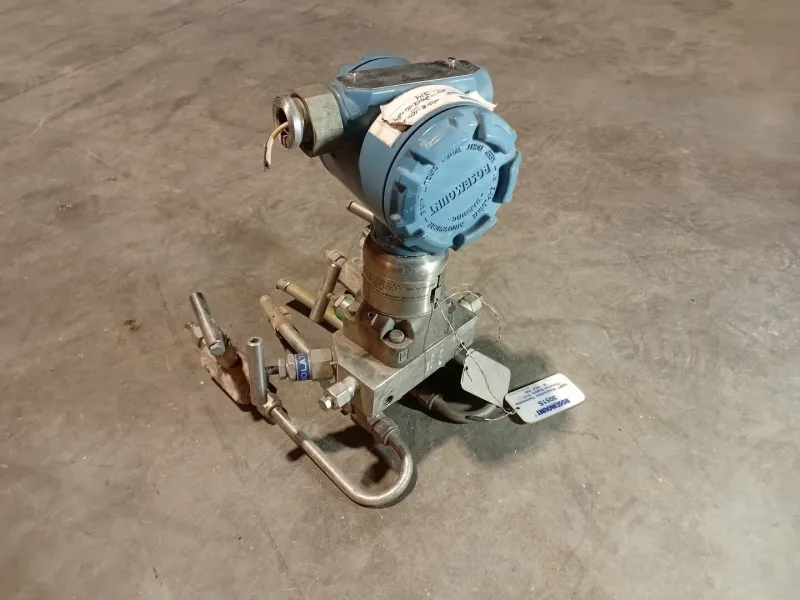 Scalable Pressure Transmitter 3051S3CD2A2E11A1AE6Q4 w/ Valve Manifold