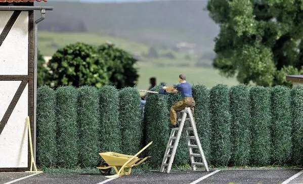 Praktische Teleskop Busch Action-Set 7838 H0 Action-Set Heckenschneider Fertigmodell