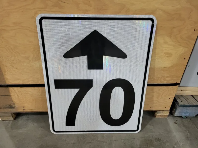 24" x 30" 70 km/h Speed Limit Ahead Sign für den Motorsport-Enthusiasten