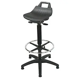 Augenschutz- Arbeitshocker mit Gasfeder-Höhenverstellung, mit Gleitern und verchromtem Fußring, Sitzfläche aus schwarze...