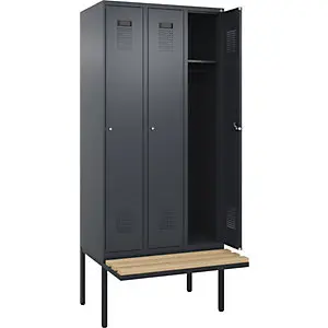 Spind Evolo PLUS Sitzbank, 3 Abteile, grau, B 900 mm, Zylinderschloss, mit auskragender Sitzbank, Buche.