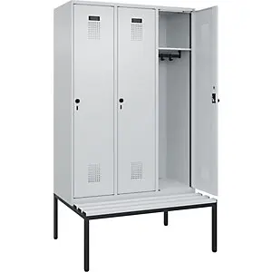 Spind Evolo PLUS Sitzbank, 3 Abteile, lichtgrau / lichtgrau, B 1200 mm, Sicherheits-Drehriegel, mit untergebauter Sitzbank...