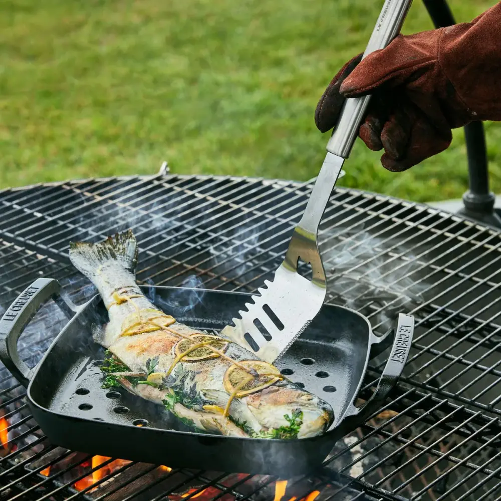 Rostfreies Le Creuset Outdoor BBQ Schaufel mit Schlitzen