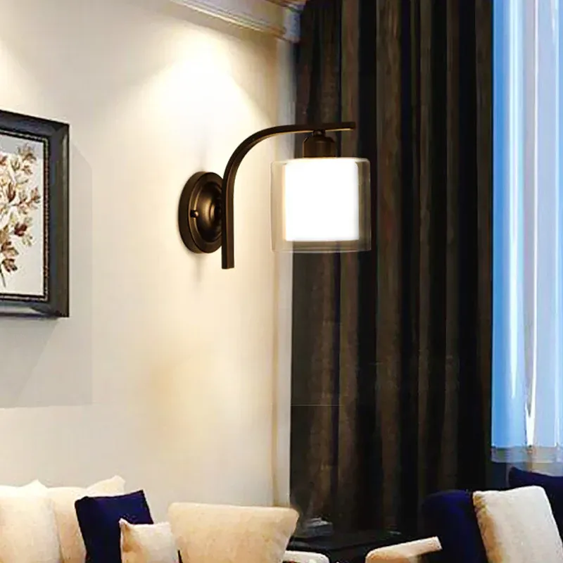 Innenzylindrische Wandleuchte aus klarem Glas, industrielle Schlafzimmer-Wandleuchte mit einer Glühbirne und gebogenem Ar...