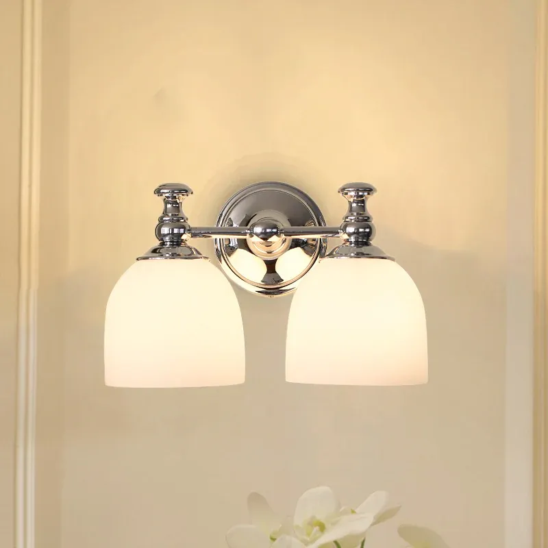 Milchweiße Glocken-Wandleuchte aus Glas, traditionelle 1/2-Glühbirnen-Wandleuchte für den Innenbereich Chrom