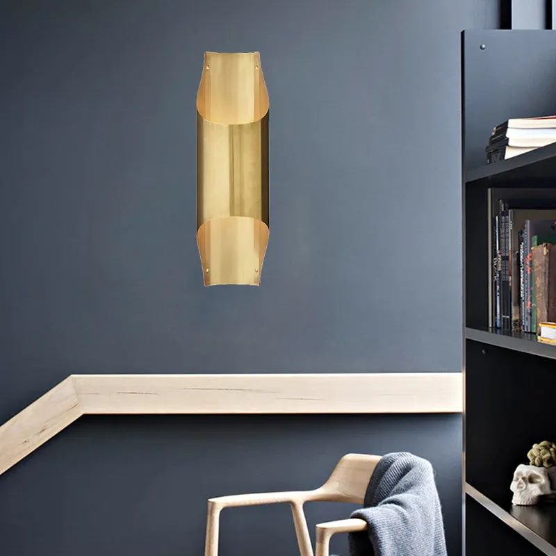 Minimal abgeschrägte Paspel-Flush-Wandleuchte mit 2 Glühbirnen, metallische Innen-Up-and-Down-Wandleuchte Golden