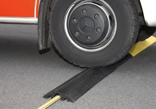 DENIOS Kabelbrücke winzig aus Recycling-Gummi mit 3 Kabelkanälen gelb 248344
