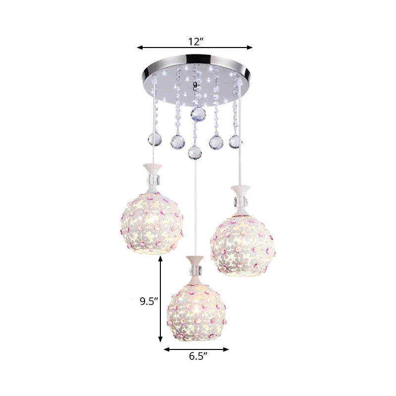 12V Weiße Floret-Pendelleuchte mit Kugeldesign. Zeitgenössische 3-köpfige Cluster-Pendelleuchte aus Eisen mit Kristallt...
