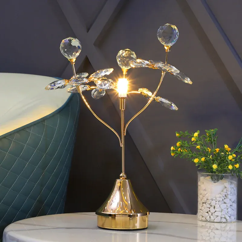 Nachtlampe mit facettierter Kristallkugel und Blatt, modernistische Tischleuchte mit einem Kopf Golden