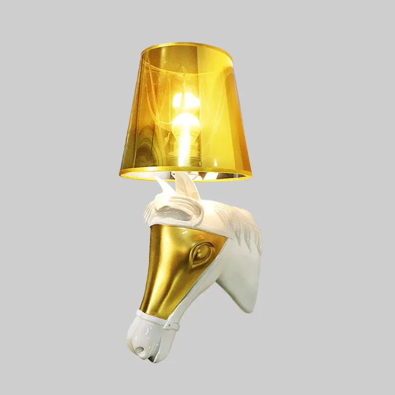 Traditionelle kegelförmige Wandleuchte, 1-flammige Wandleuchte aus Stoff Weiß/Gold für Schlafzimmer mit Pferdekopf-Rüc...