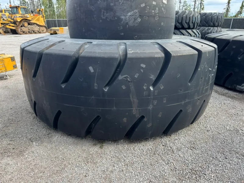 SUPER ROCK Tire 50/80R57-L4 mit 3PMSF-Symbol