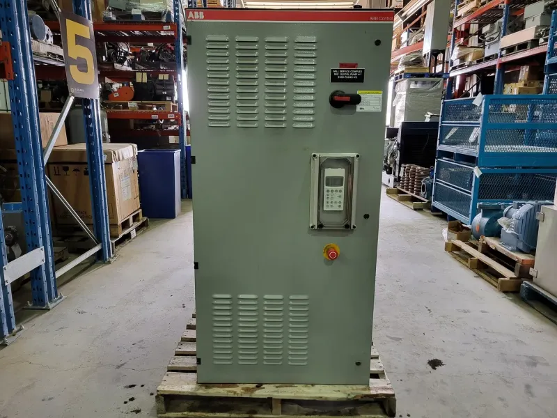 60HP AC Drive (VFD) ACS800-U1-0070-7 w/ Enclosure für Inspektionen
