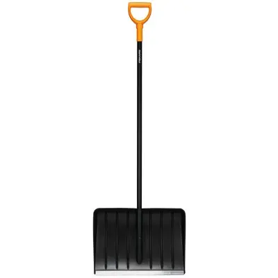 Stabile FISKARS® - Kräftig Schneeräumer Alukante D-Griff