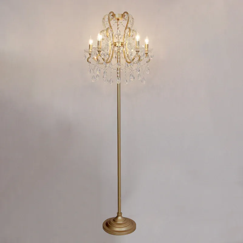 Xenon- Stehleuchte mit 5 Glühbirnen, Scroll-Rahmen, klassischer Stil, goldenes Metall, Stehleuchte mit Kristallstrang