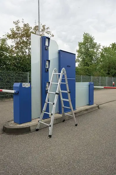 Munk Günzburger Steigtechnik Teleskopleiter 4-teilig ohne Traverse 4x4 Sprossen 032015
