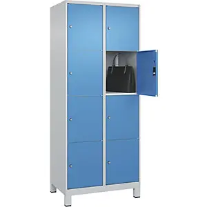 4er-Schließfachschrank Traditionell PLUS, 2 Abteile, lichtgrau / lichtblau, B 800 mm, 8 Fächer, mit Füßen.