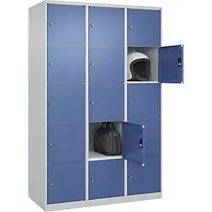 5er-Schließfachschrank Traditionell PLUS, 3 Abteile, lichtgrau / fernblau, B 1200 mm, 15 Fächer, mit Bodengleitern.