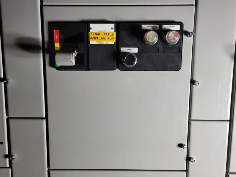 0.75 hp, 600V, 15A, 3-Ph FVNR Starter Size 1 Bucket Freedom 2100 MCC Frame mit Überhitzungsschutz