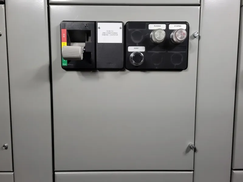 10 hp, 600V, 30A, 3-Ph FVR Starter Size 1 Bucket Freedom 2100 MCC Frame mit 2+1 Jahre Garantie