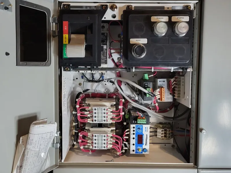 10 hp, 600V, 30A FVR Starter, Size 1 Bucket Freedom 2100 MCC Frame für Winterbetrieb