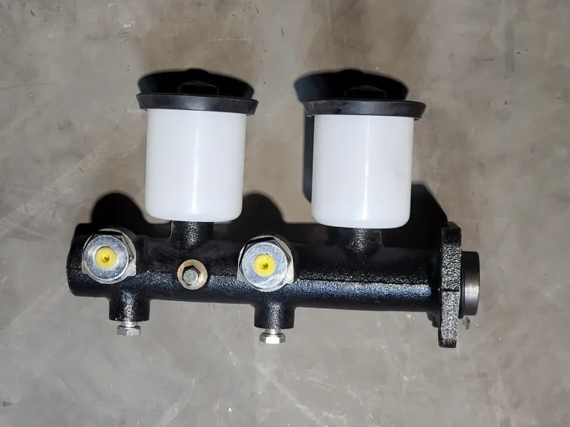 Auspuffgewinde- Brake Master Cylinder 24733